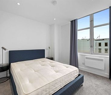 A newly refurbished two bedroom apartment in a convenient City location - Photo 1