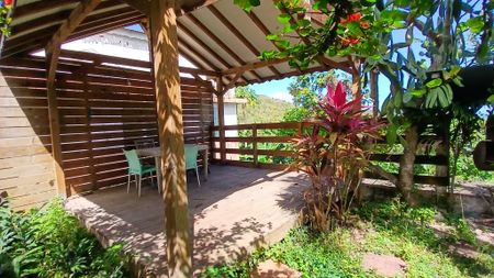 Location Maison 3 pièces 80m² STE ROSE 97115 - Photo 2