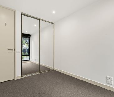 Elegance, Style & Sophistication Situated In Docklands - Photo 2