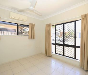 Fully Tiled and Air Conditioned Family Home - Huge Patio - Excellen... - Photo 2