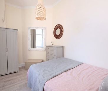 77 Union Grove, AB10 6SJ, Aberdeen - Photo 1