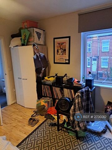 1 bedroom in a house share to rent - Photo 2