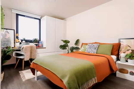 Extra Large Ensuite - Photo 3