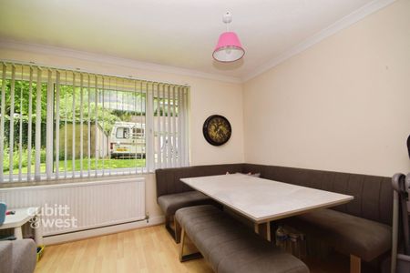 2 bedroom ground flat to rent - Photo 2
