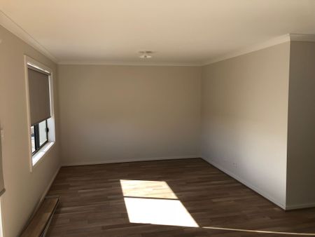 Modern 3 Bedroom Home in Fantastic Location - Photo 3