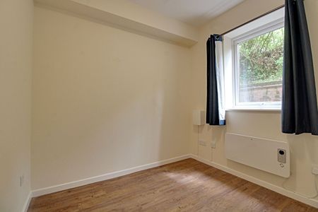 2 Bedroom - Photo 2
