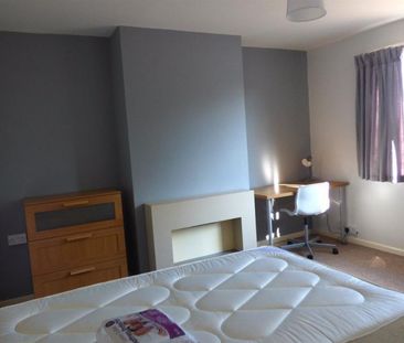 4 bedroom House To Let - Photo 3