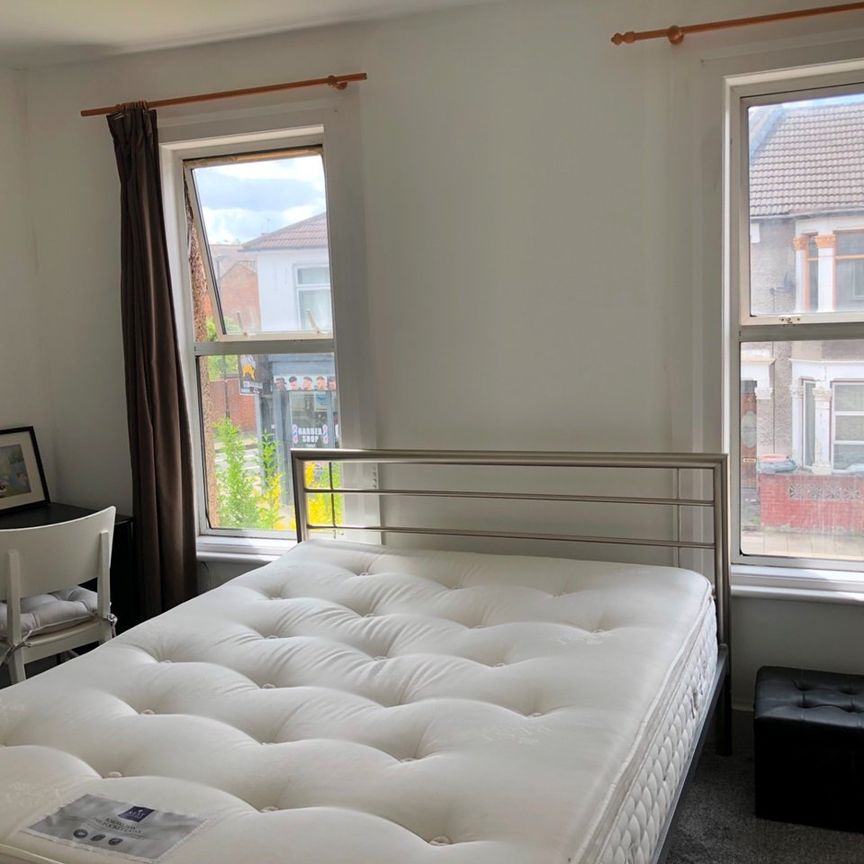 Room in a Shared Flat, London Road, E13 - Photo 1