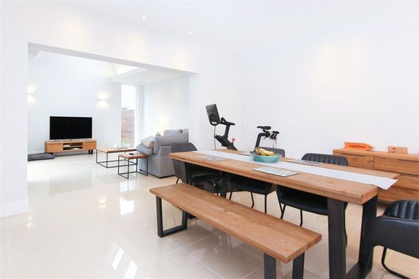 4 bedroom terraced house to rent - Photo 1