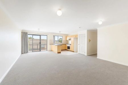 “Neat and Tidy 3 Bedroom Unit” - Photo 4