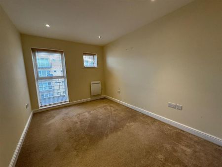 2 bedroom flat to rent - Photo 2