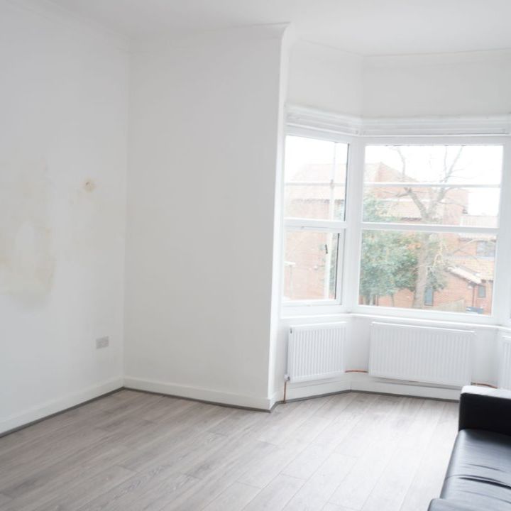 To Let : 2 Bedroom Flat Yarm Lane, Queen’s Park, Stockton-on-Tees, TS18 1EW - Photo 1