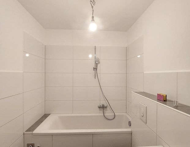 Schicke 3-Zimmerwohnung mit Loggia sucht neue Mieter! Ab sofort! - Foto 1