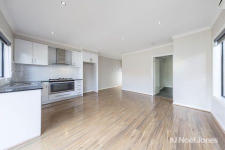 2/8 Landy Street, RESERVOIR - Photo 2
