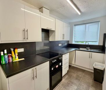 Flat 4, 10/11 Clifton Road - Photo 2