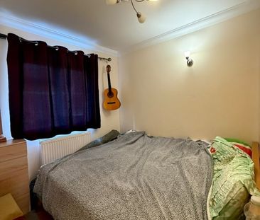 3 Bed Terraced House, Charles Church Walk, IG1 - Photo 5