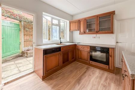 3 bedroom semi-detached house to rent - Photo 5