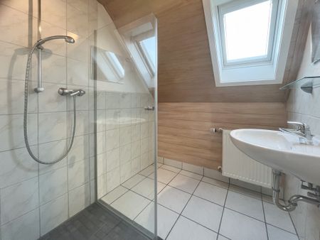 Geräumige Einliegerwohnung mit Dachboden und Kellerabteil - Photo 2