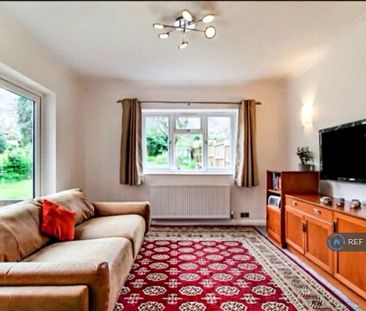 3 bedroom semi-detached house to rent - Photo 2