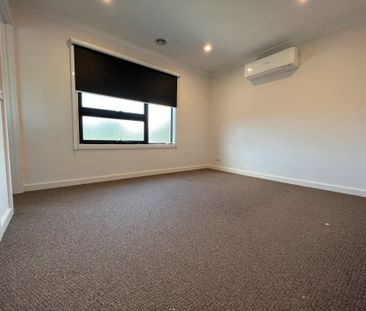 Large 2 Bedroom Townhouse - Photo 4