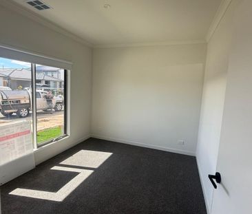 Modern Family Living at Its Best – 22 Lodge Way, Werribee – Only $5... - Photo 5