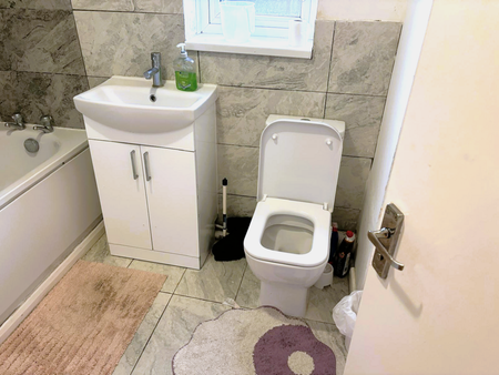 1 bedroom in a house share to rent - Photo 5