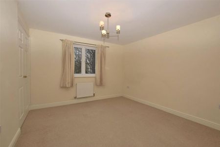 4 bedroom detached house to rent - Photo 3