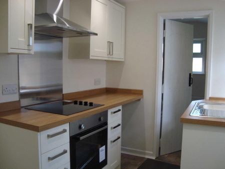 2 bedroom terraced house to rent - Photo 3