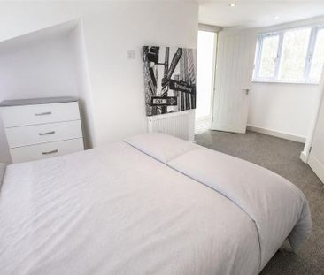 8 bedroom house to rent - Photo 2