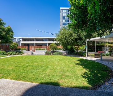 City View I Light & Sunny I Pool & Gym - Photo 4