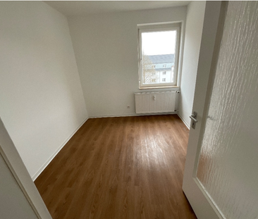 Gut geschnittene Altbauwohnung mit Platz für die ganze Familie! - Photo 3