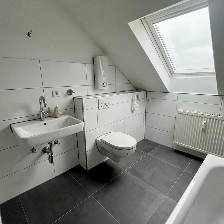 2,5 Raum DG Wohnung mit Südloggia, im 8 Fam. Haus, ruhiger Wohnlage ! Kirchhelle ... - Photo 1