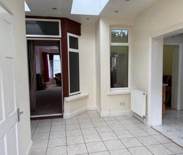 Guide Price £2,400 pcm - Available Now - Part Furnished - Photo 3
