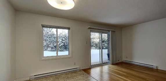 Condo 4 1/2( lumineux, rénové de 2 chambres près de l’Université Laval – 1495$/mois. Disponible dès le 15 juin 2026. Cinq électroménagers inclus. - Photo 2