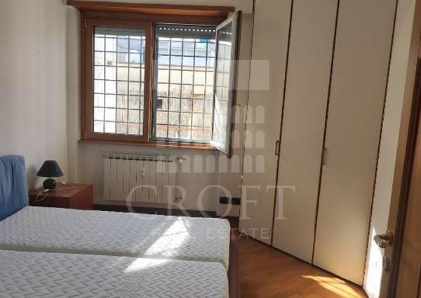 Attic-Monteverde Vecchio: In very good conditions 2 Bedroom, 2 bath, spacious kitchen, large private terrace, parquet floors. Situated in modern building with elevator. # 1282