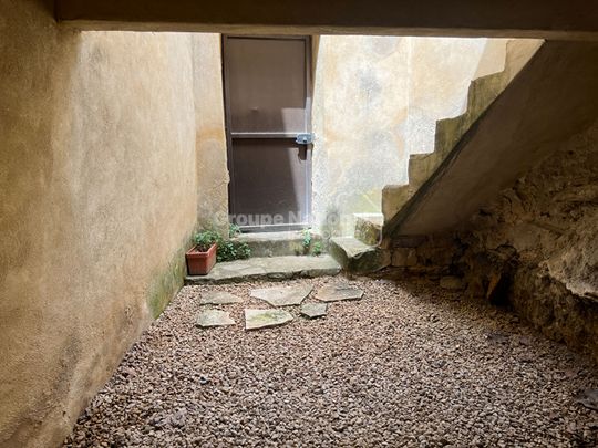 Maison de ville P2 avec cour et cave, - Photo 1