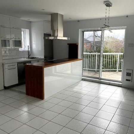 Condo en Beton 4 1/2 au 2e étage - Photo 3