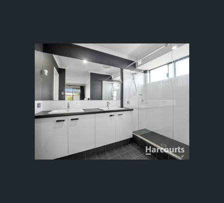 14 Lancewood Street, Banksia Grove, WA 6031 - Photo 2