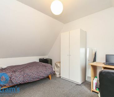 5 bed Detached House for Rent - Photo 6