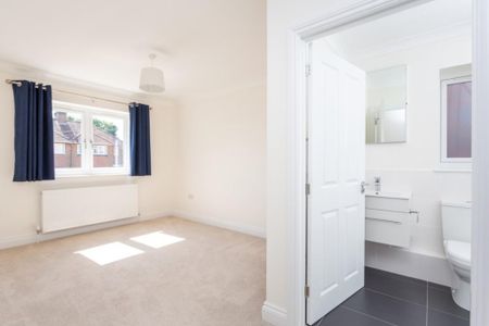 4 bedroom detached house to rent - Photo 4