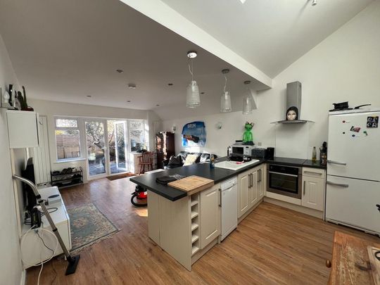 3 bedroom apartment to rent - Photo 1