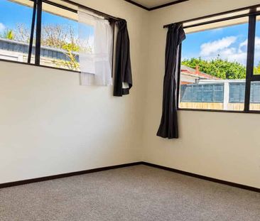 Charming 2-Bedroom Home with Garage & Off-Street Parking Ã¢ÂÂ Man... - Photo 5