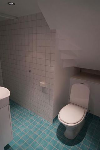 Ljus och välplanerad 1:a i Nacka nära naturreservatet! - Photo 5