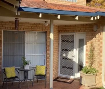 “3x2 Townhouse in Perfect Location!” - Photo 2
