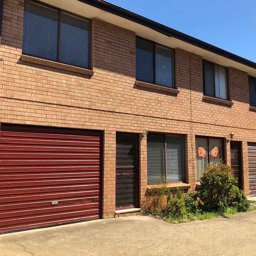 Neat and Tidy Three Bedroom Townhouse&excl; - Photo 1