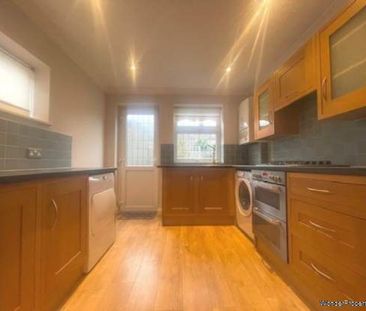 2 bedroom property to rent in Ilford - Photo 3