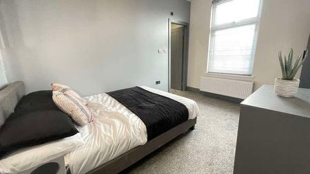 Salisbury Grove, Armley, Leeds, LS12 - Photo 4