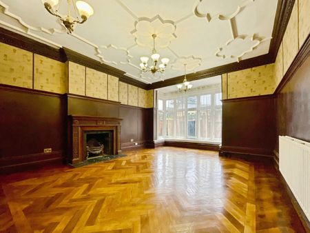 4 bedroom Detached House to let - Photo 2