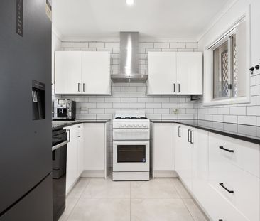 Modern Family Home Feauturing a Pool, Granny Flat and Shed! - Photo 3