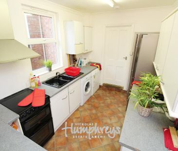 1 bedroom in a house share to rent - Photo 3
